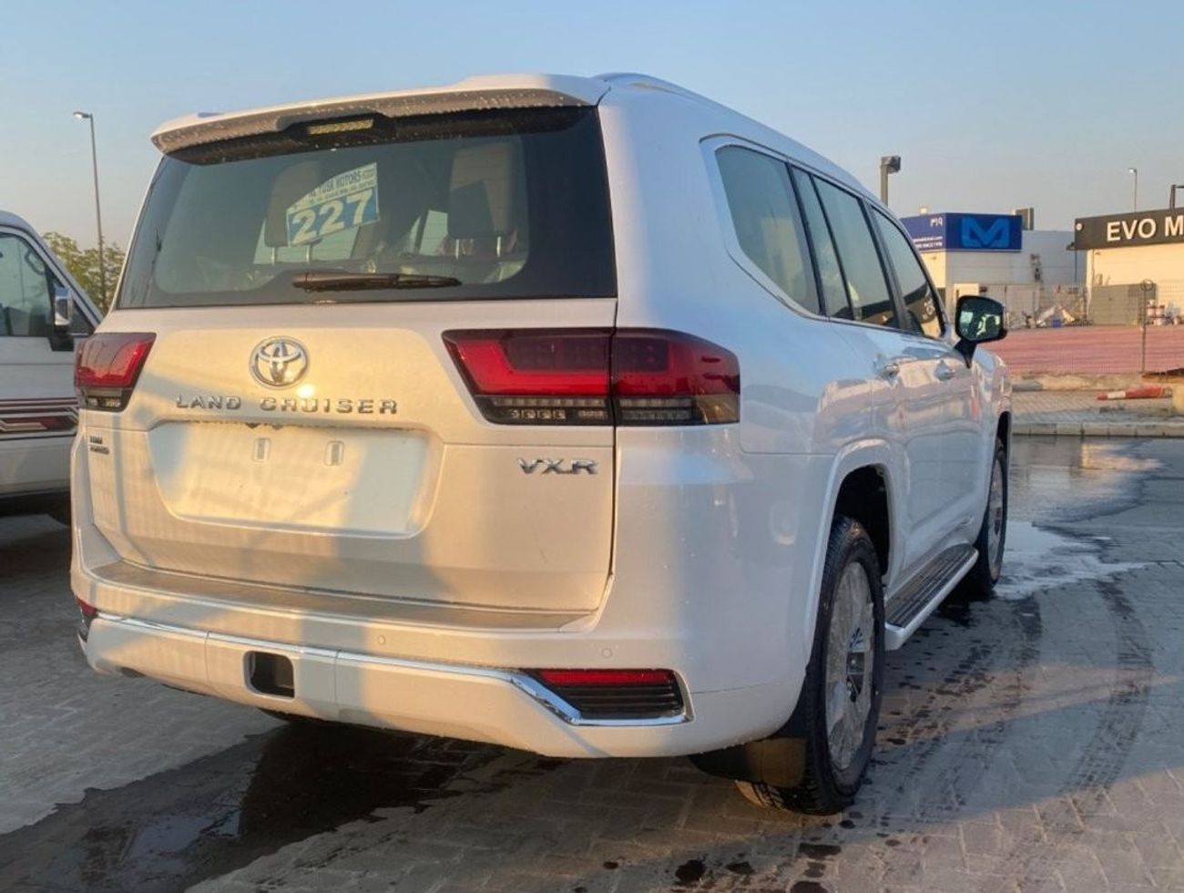 Toyota Land Cruiser VX.R W/Radar