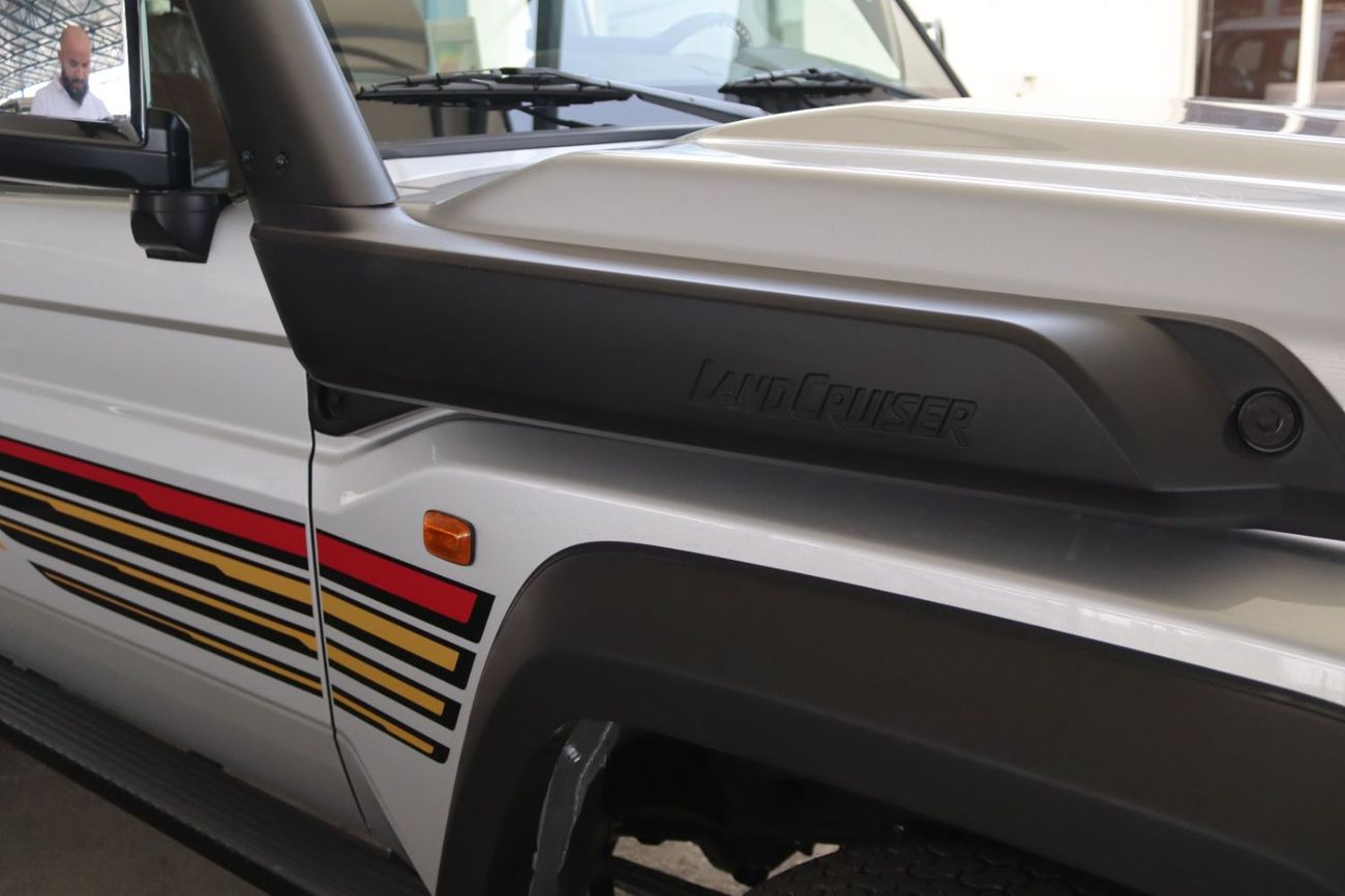 Toyota Land Cruiser 70 2025 LAND CRUISER GRJ76 4.0 V6 AT 40TH ANNIVERSARY  **EXPORT ONLY**التصدير فقط خارج الخليج**