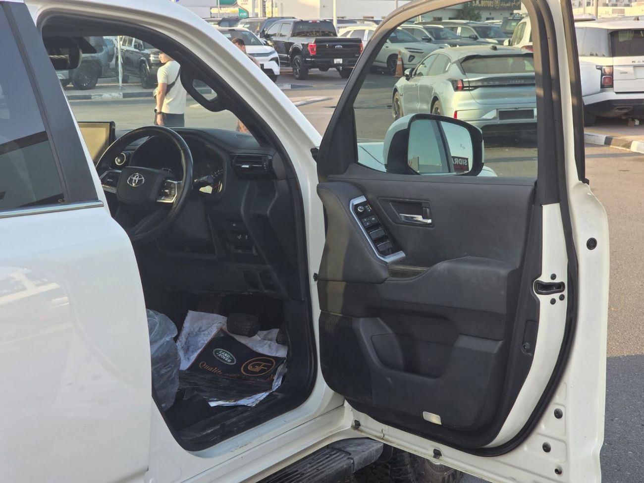 Toyota Land Cruiser LC300 ,RIGHT HAND DRIVE DIESEL ,4.5 LITER ,FULL OPTION  ,WITH G.R KIT