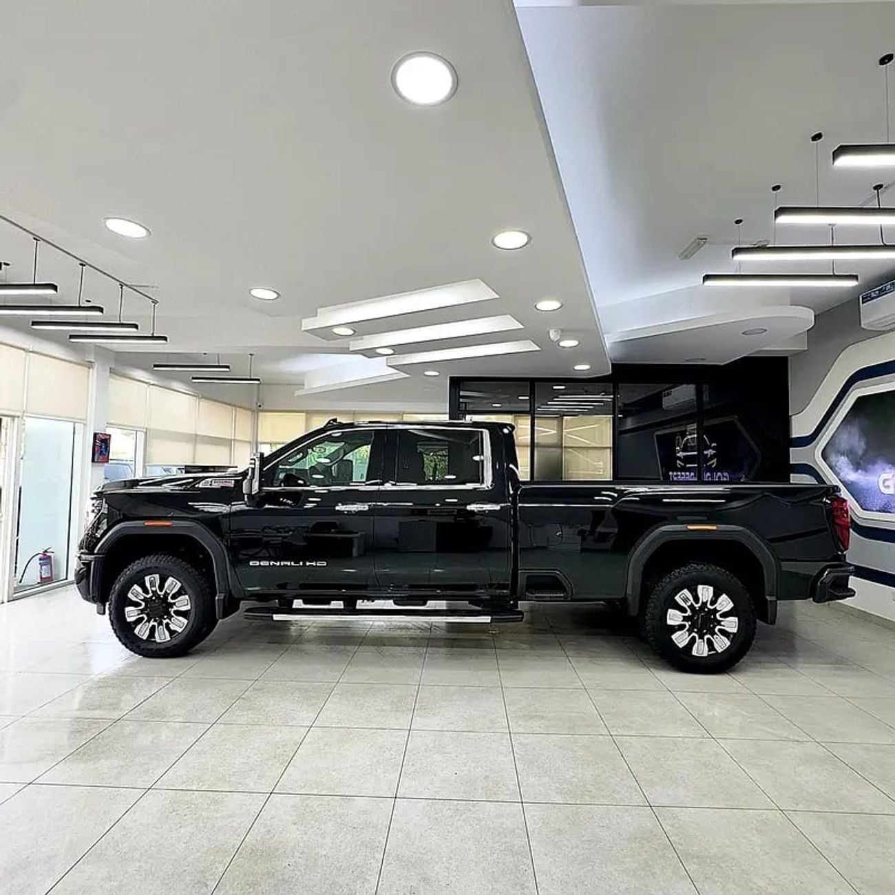 GMC Sierra V8 6.6L diesel Denali 2500 HD DIESEL LONG