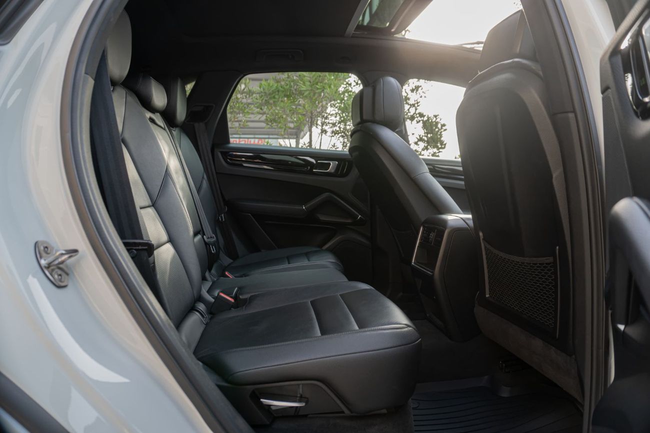 Porsche Cayenne E-Hybrid 3.0L (355 HP)