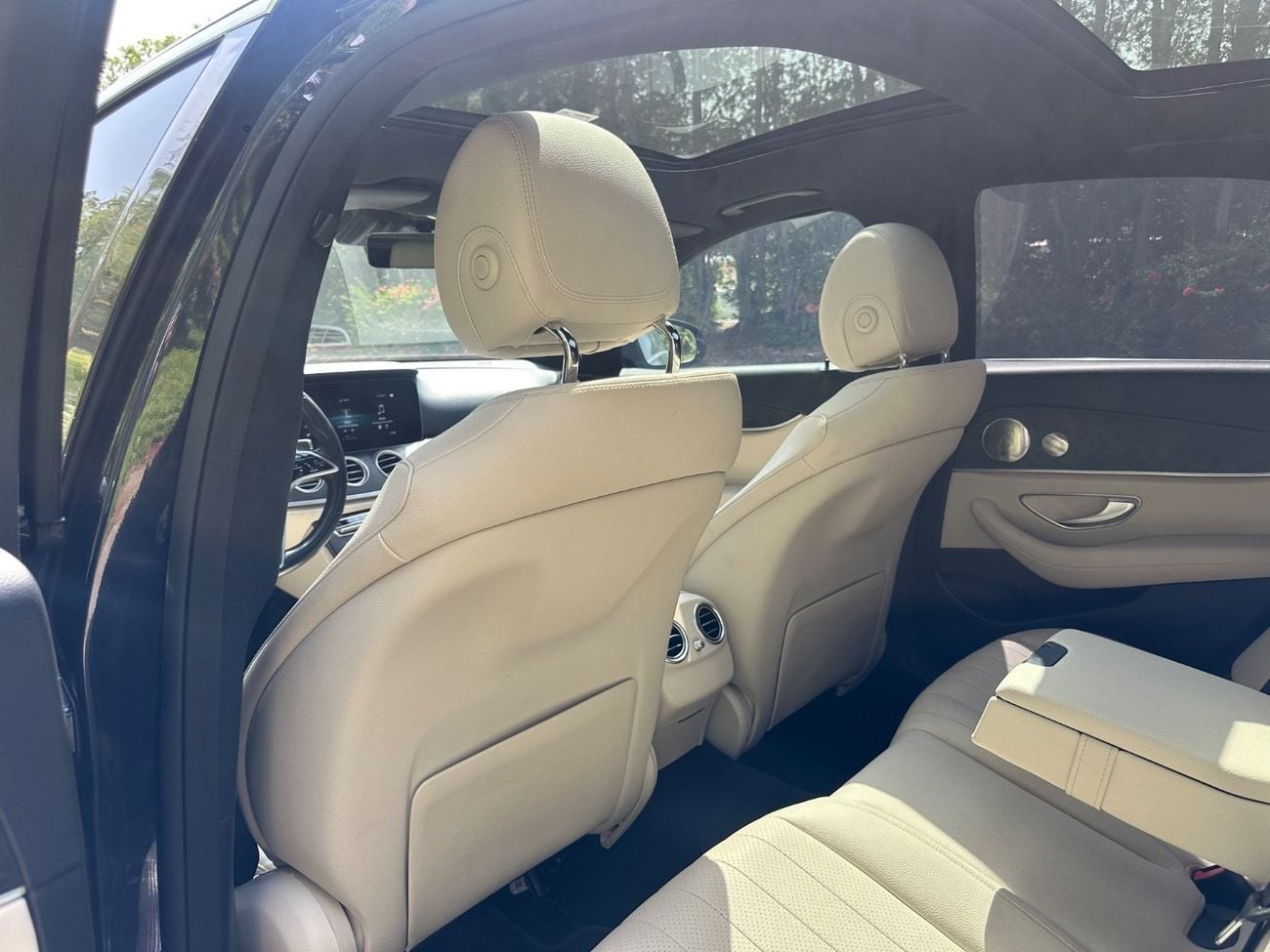مرسيدس بنز E 350 2022 | E350 4MATIC | Full Option | American Specs | 63,000 km | Excellent Condition