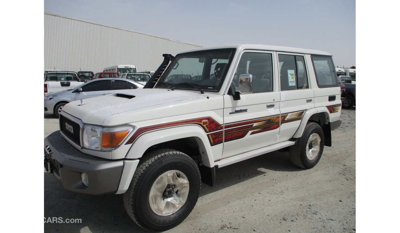 تويوتا لاند كروزر - LHD - 76 4.5L V8 DIESEL 6 SEATER LX SPECIAL MANUAL - WINCH