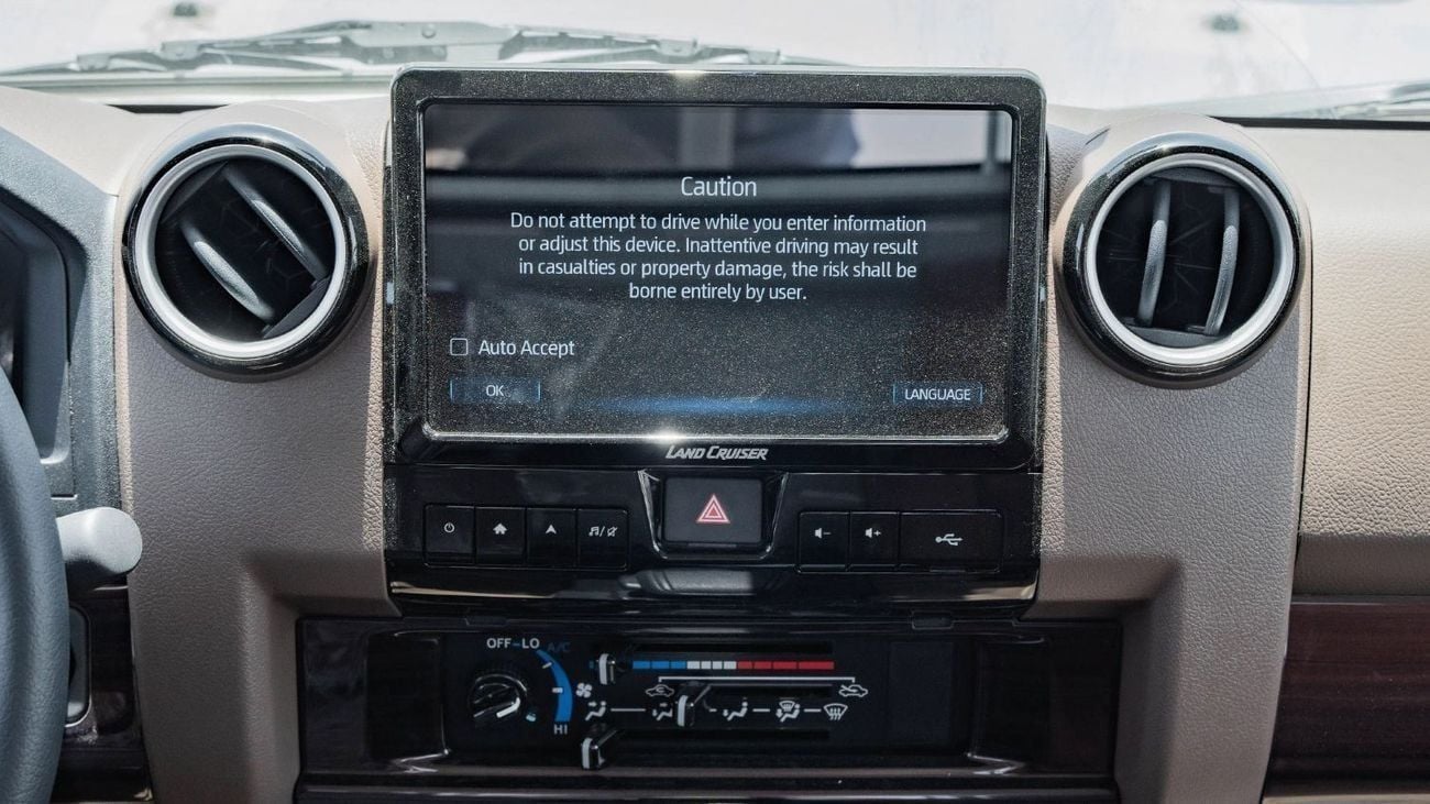 تويوتا لاند كروزر بيك آب 2025 Toyota Land Cruiser LC 79 4.0L AT Petrol (White)