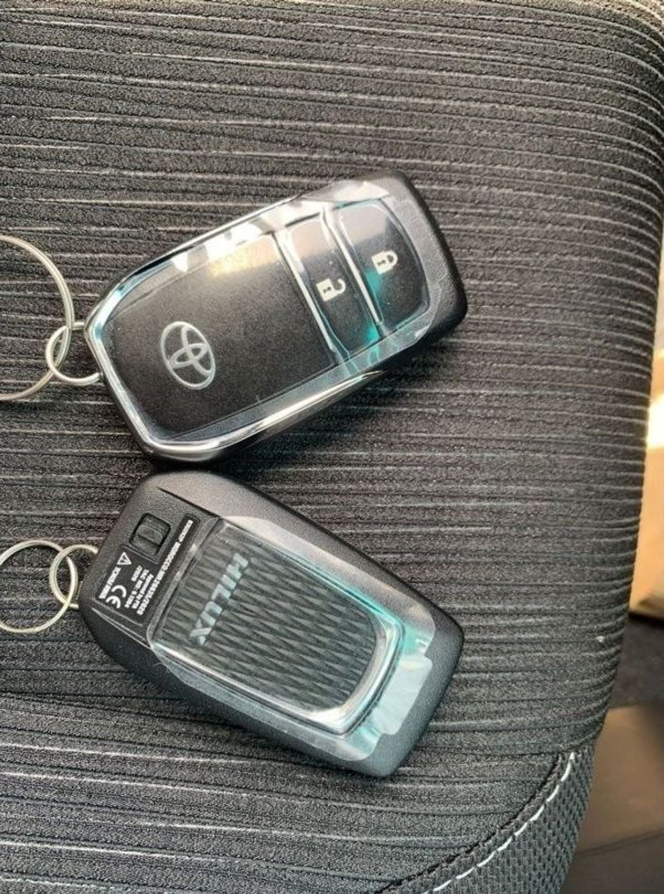 تويوتا هيلوكس TOYOTA HILUX 2.4L V4 4X4 AT FULL OPTION WITH PUSH START