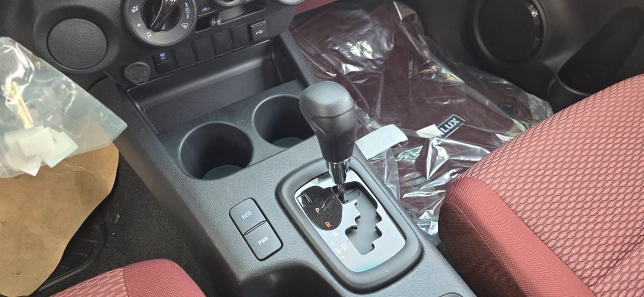 Toyota Hilux PETROL 4X2 AUTO GEAR