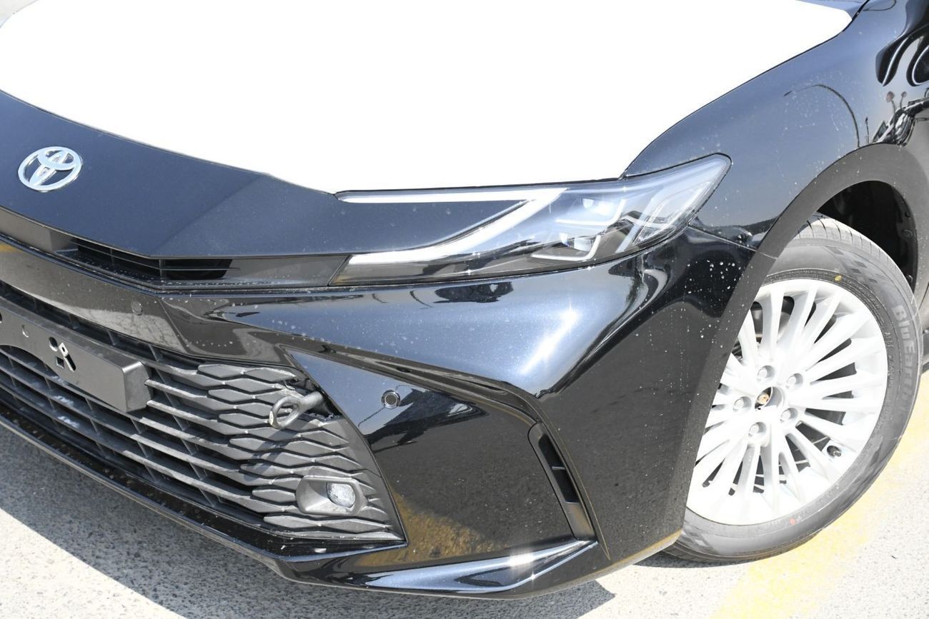 Toyota Camry LE 2.5L with Wireless Charger ( Ready Stock )