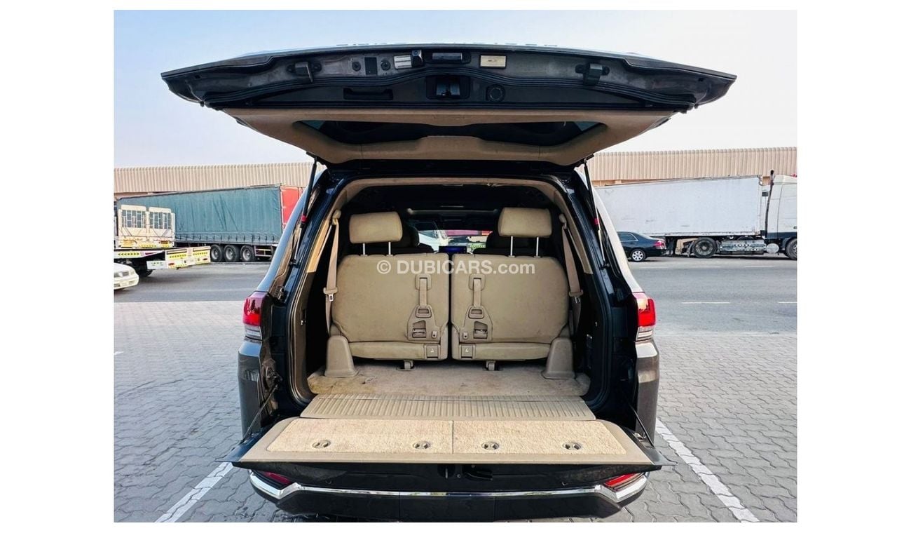 تويوتا لاند كروزر -