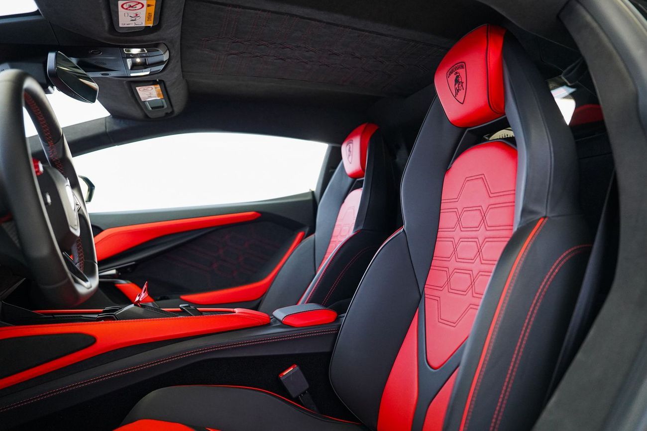 لامبورغيني ريفويلتو 6.5L V12 Hybrid