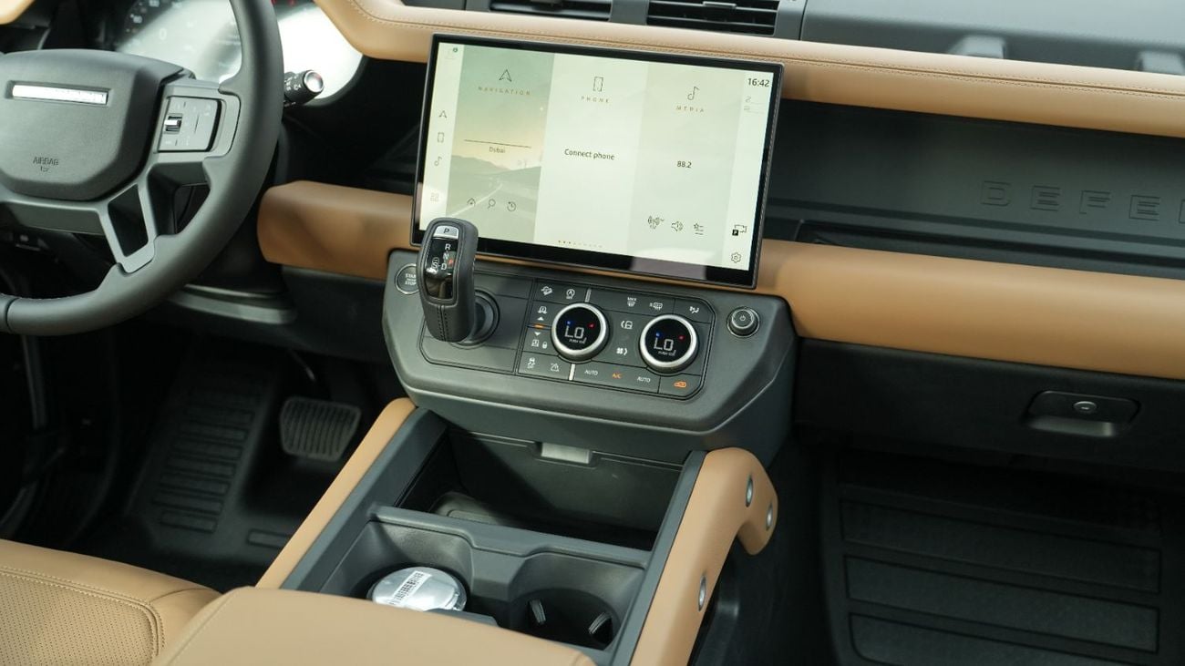 لاند روفر ديفندر P400 X-Dynamic HSE Borasco Grey 2026MY Export Only