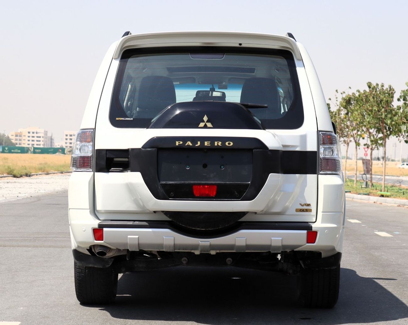 Mitsubishi Pajero GLS HIGHLINE ACCIDENTS FREE - GCC - PERFECT CONDITION INSIDE OUT - FULL OPTION