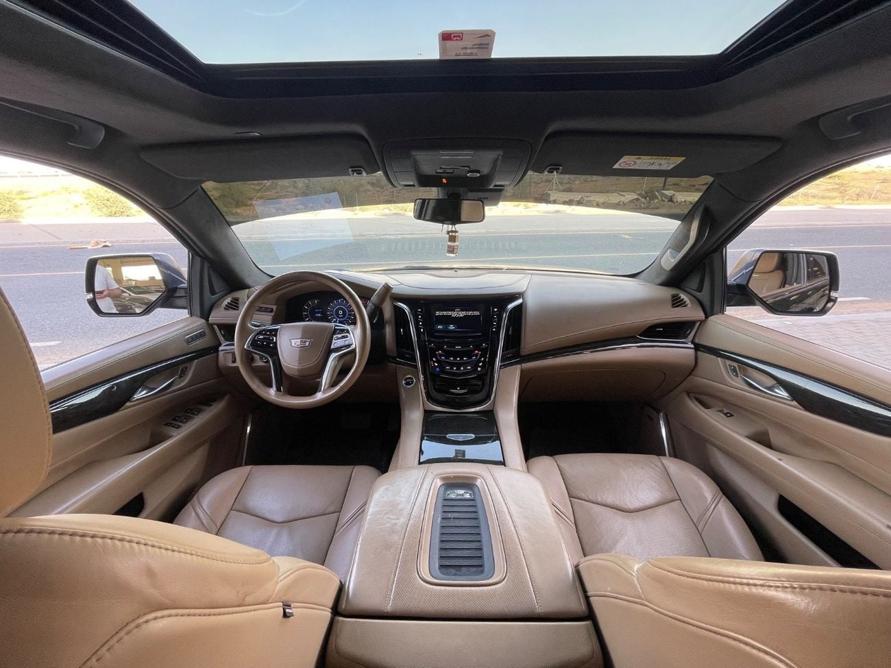 Cadillac Escalade Platinum 6.2L 7 SEATER / 360 CAMERA / SIDE STEP AUTOMATIC / WIRELESS CHARGER / SUPER CLEAN