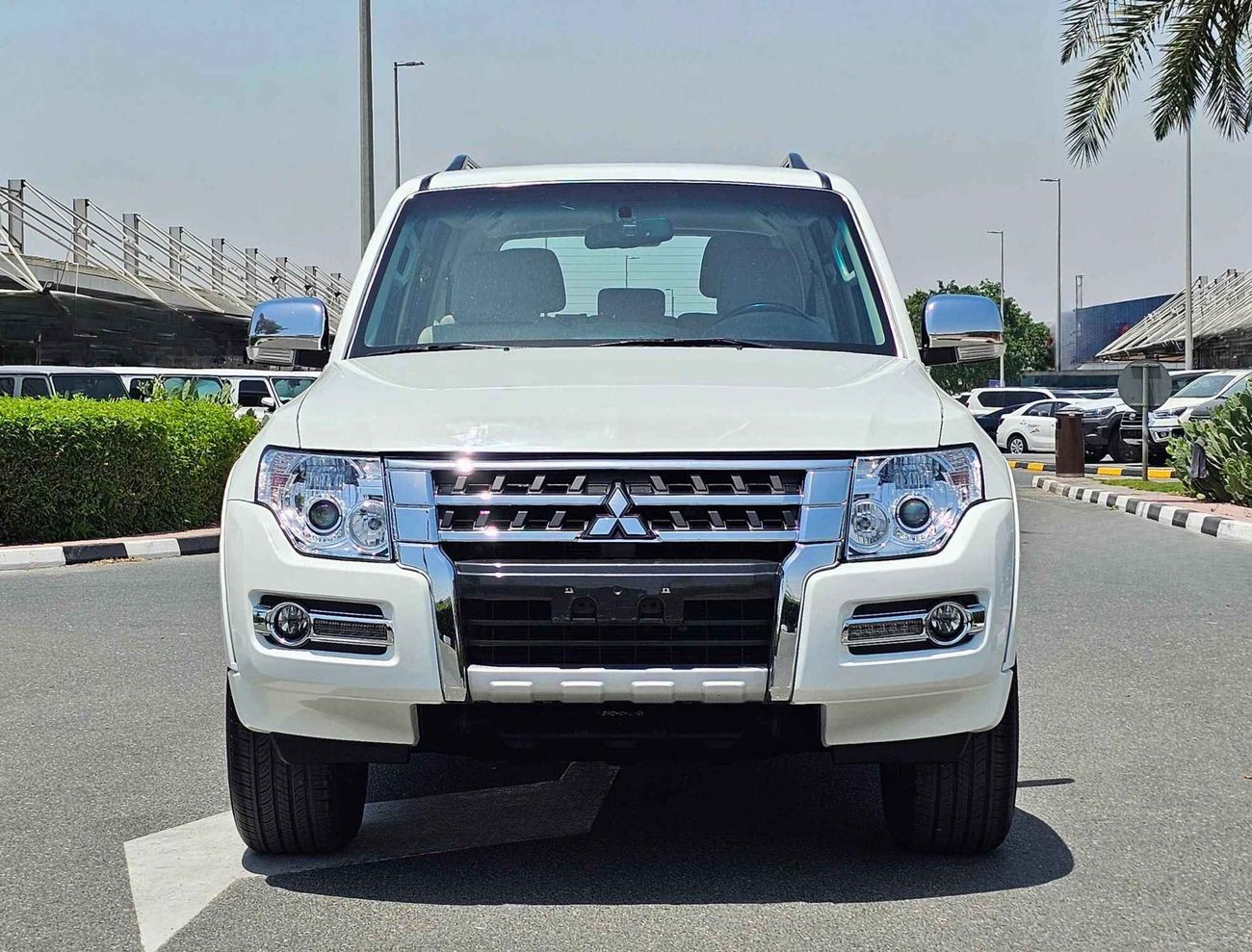 ميتسوبيشي باجيرو GLS 3.5/ 4WD/ LEATHER/ DVD CAMERA/  LOW MILEAGE/ 861 MONTHLY/ LOT#14455