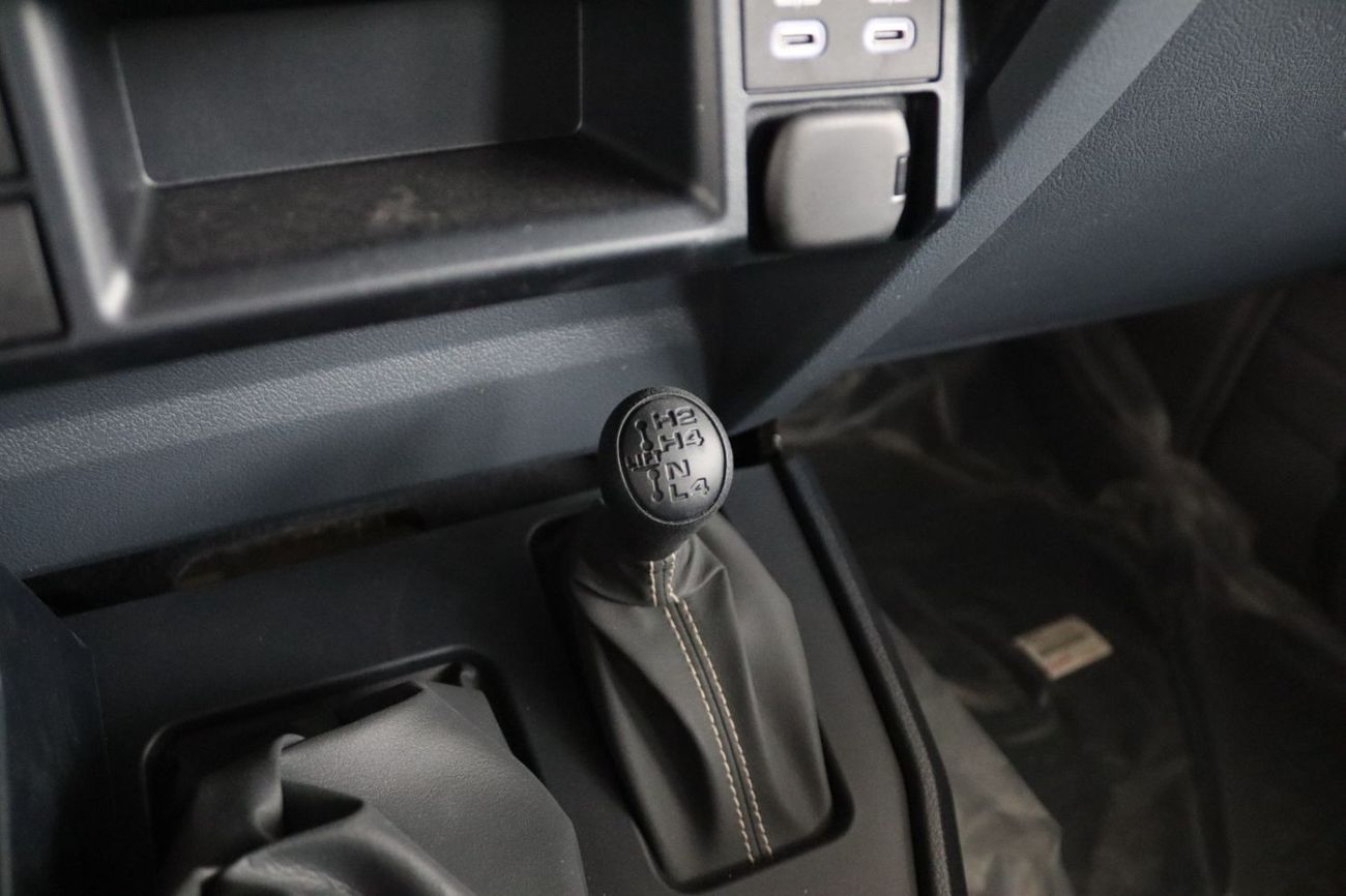 تويوتا لاند كروزر 2025 TOYOTA LAND CRUISER GDJ 76 2.8 DIESEL M/T  **EXPORT ONLY**التصدير فقط خارج الخليج**