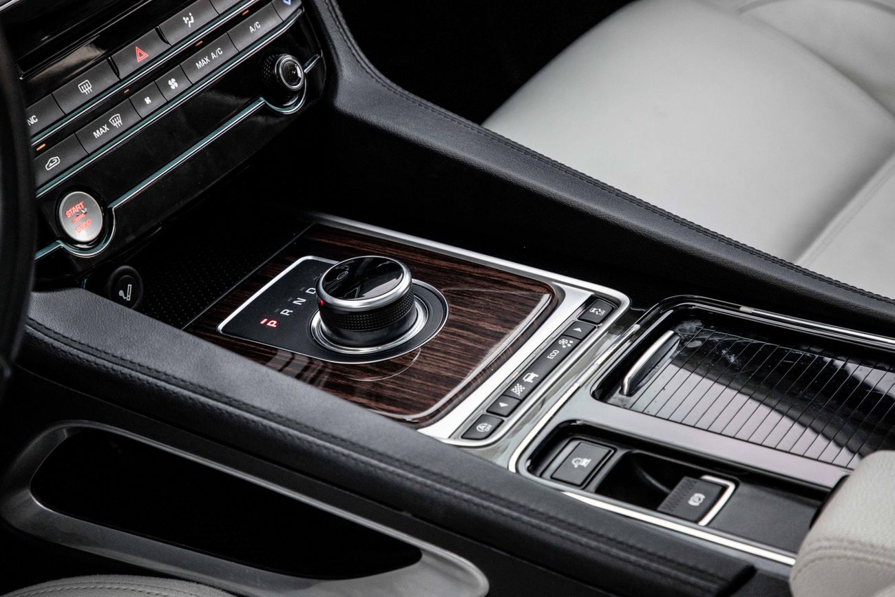 جاكوار F بيس F-Pace | 1,567 P.M | 0% Downpayment | Immaculate Condition!