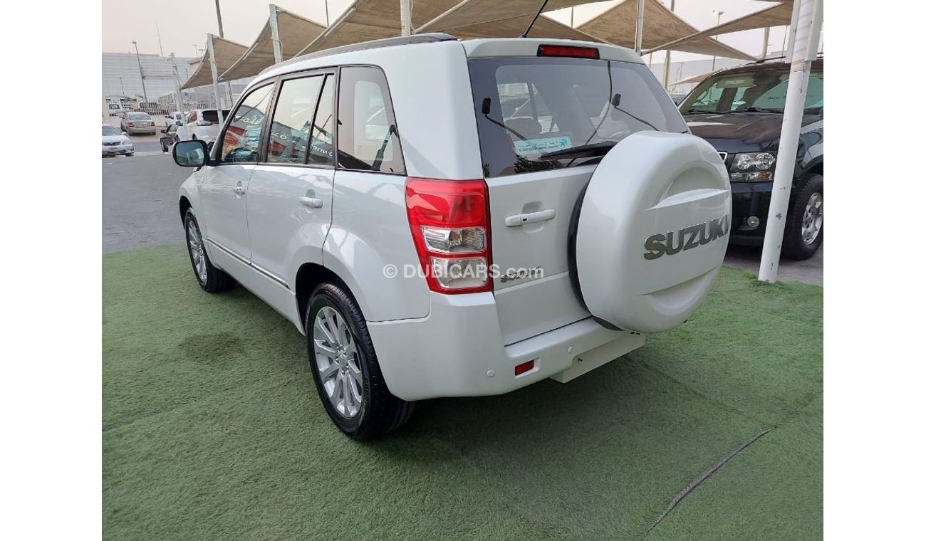 Suzuki Grand Vitara Gulf model 2016 No. 1 cruise control, wheels, sensors, screen, in excellent condition, you do not ne