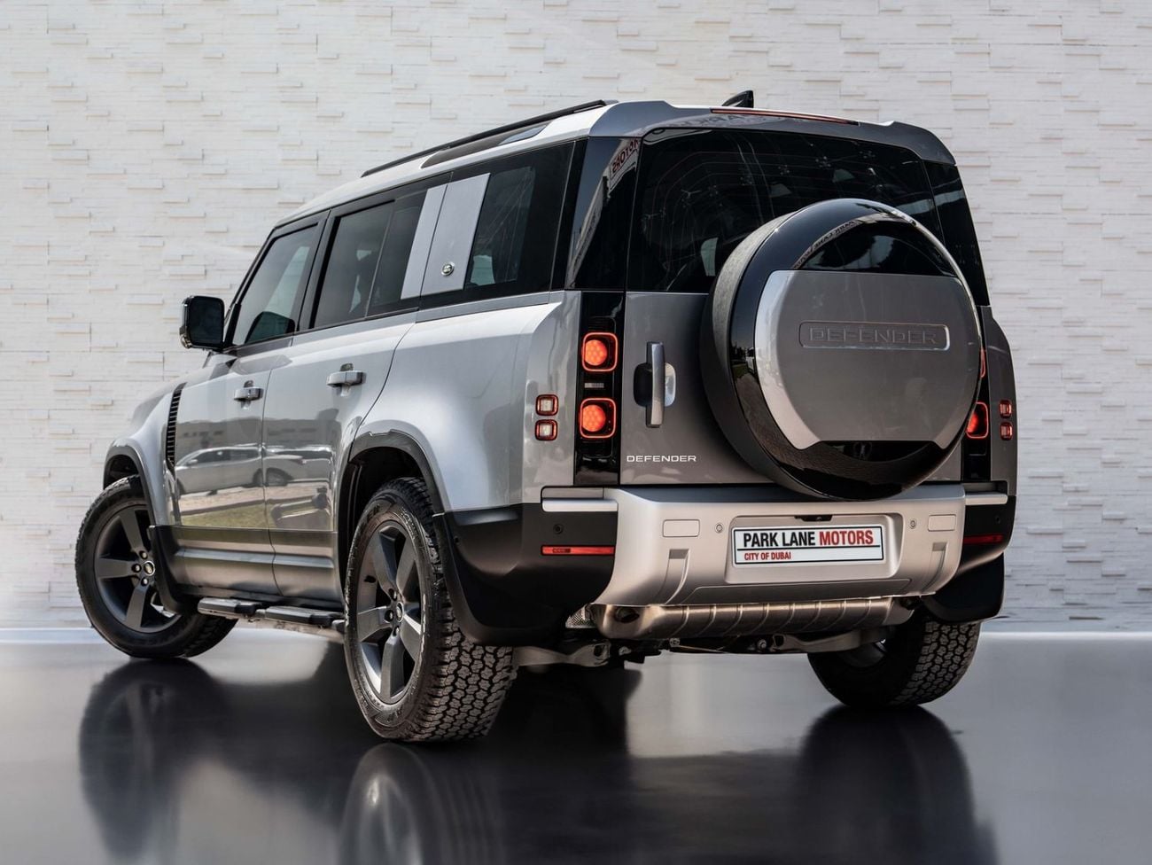 Land Rover Defender P300 110 SE 2.0L (5 Seater) Land Rover Defender 110 2024