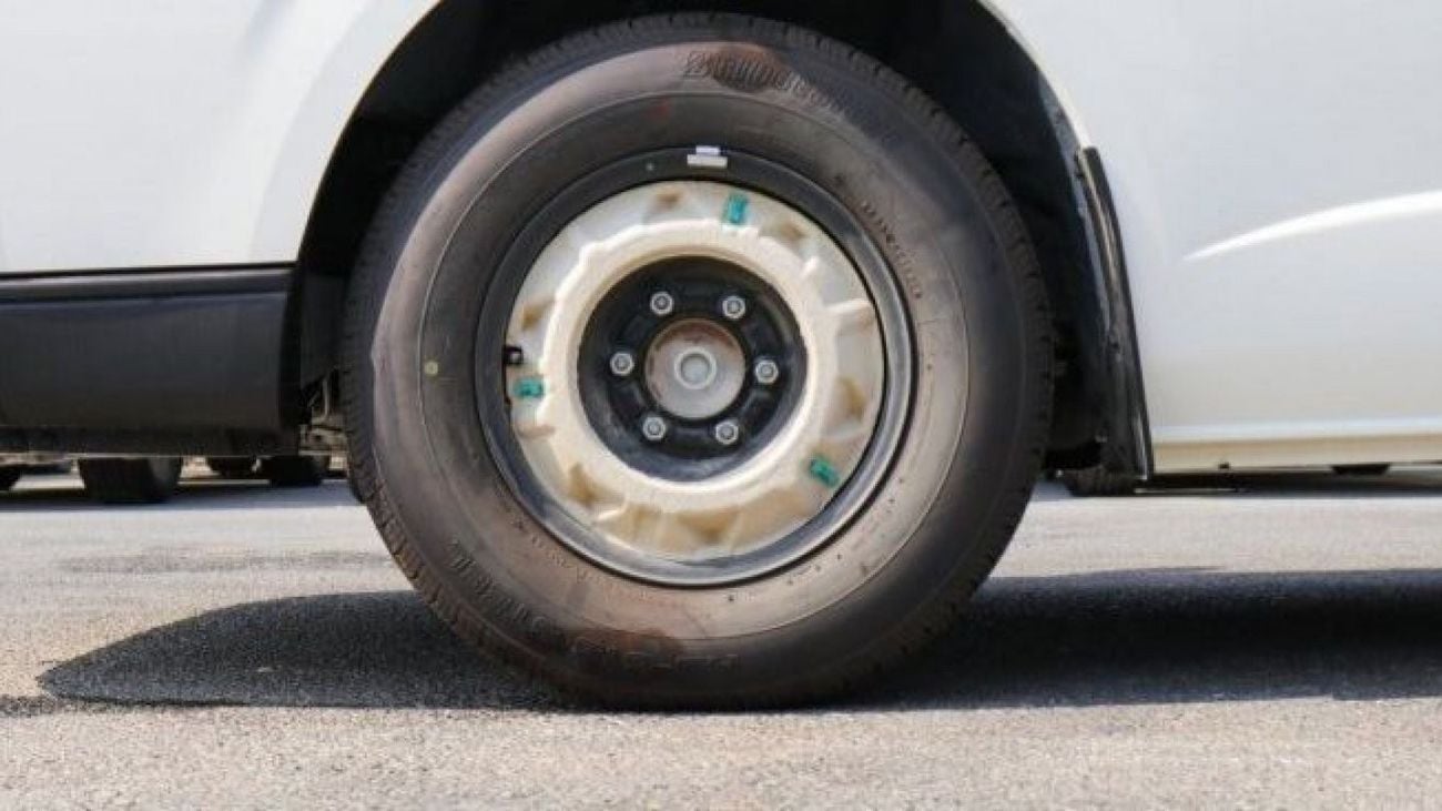 Toyota Hiace Toyota hiace 2.5L MY2025 diesel standard roof for export only