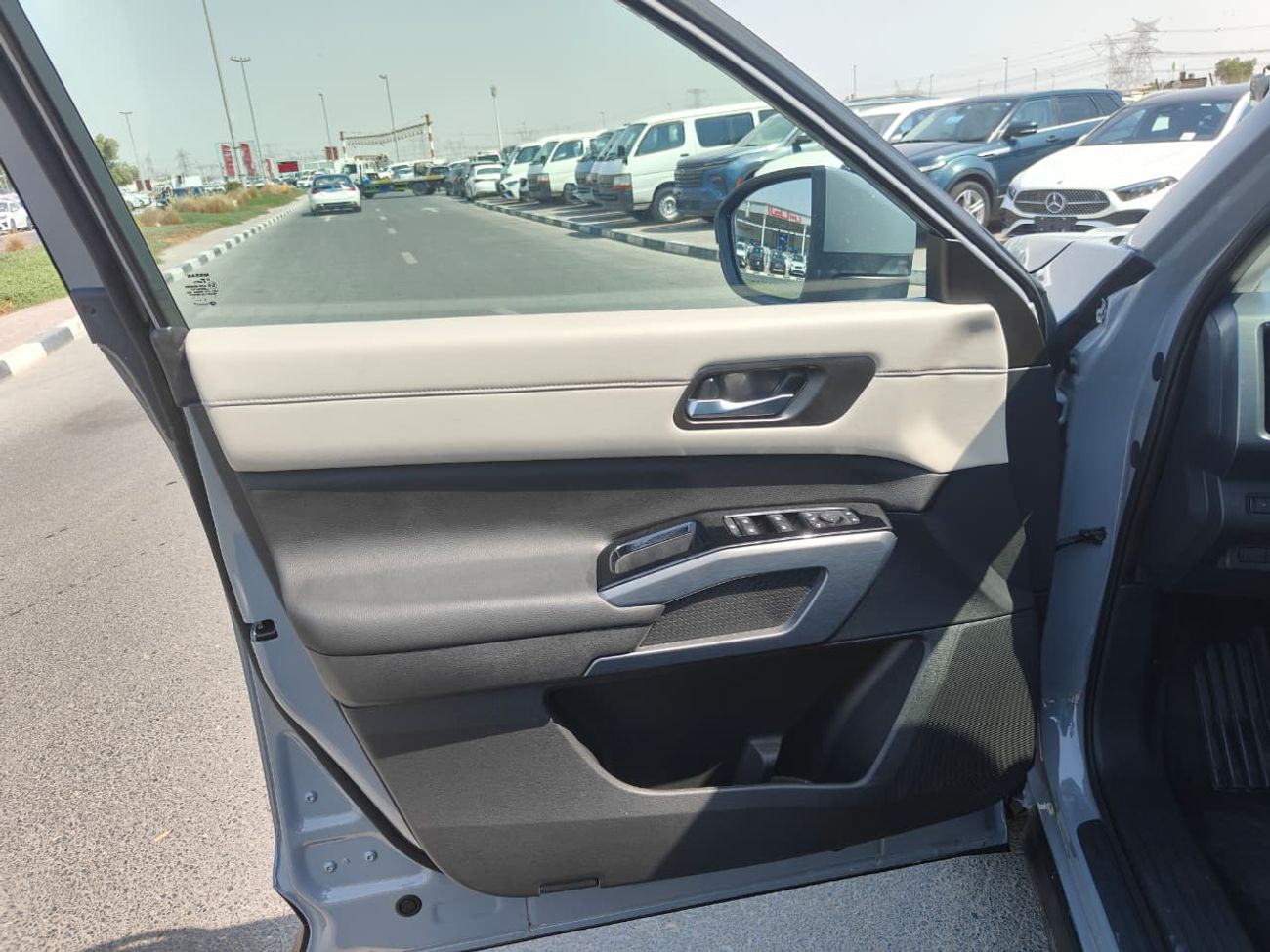 Nissan Pathfinder 2024 Nissan Pathfinder SV (7-Seater) 3.5L V6 Petrol A/T 2WD Export Only