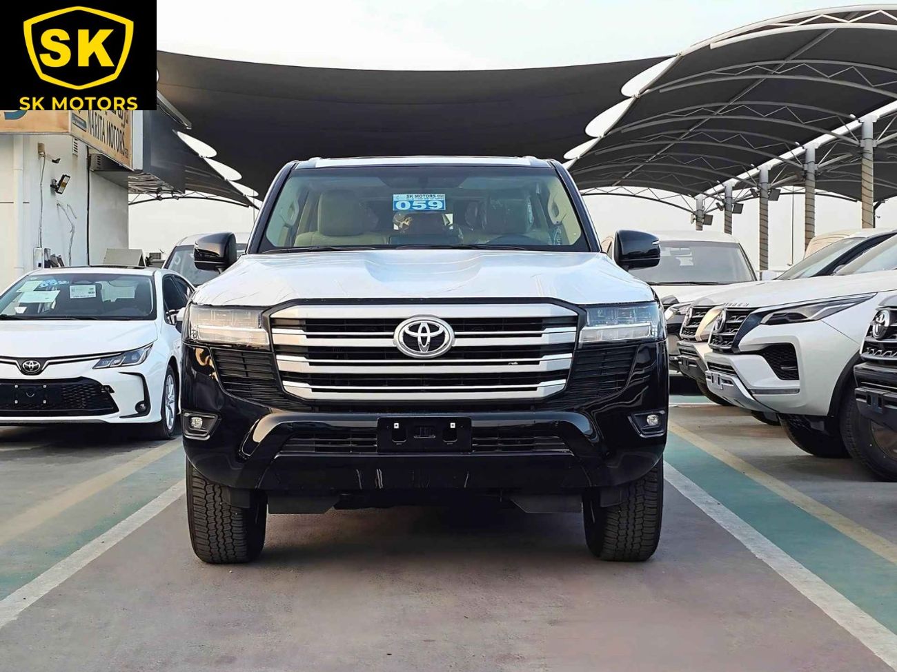 تويوتا لاند كروزر LC300 GXR / 3.3L V6 DIESEL / MID-STD DVD / DRIVER PWR SEAT / SUNROOF (CODE # GXR-G1)