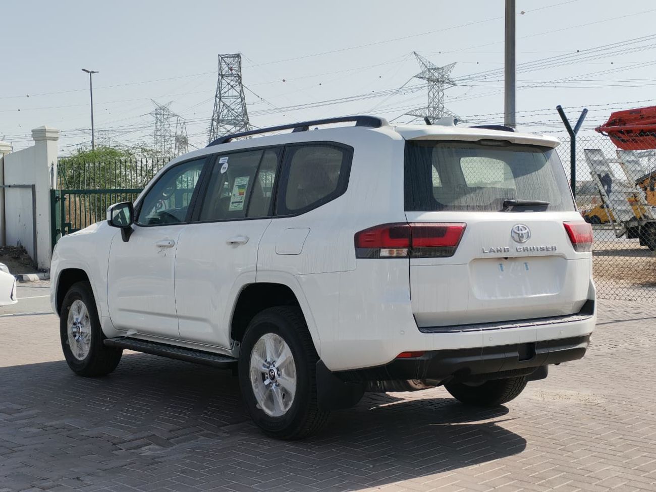 تويوتا لاند كروزر 2025 Toyota Land Cruiser LC300 GXR Basic-Option with Sunroof 4.0L V6 Petrol A/T 4WD Export Only