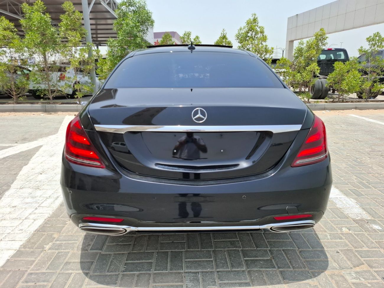 Mercedes-Benz S 560 Std 4.0L (463 HP) Mercedes-Benz S560L 2020 full option  vip