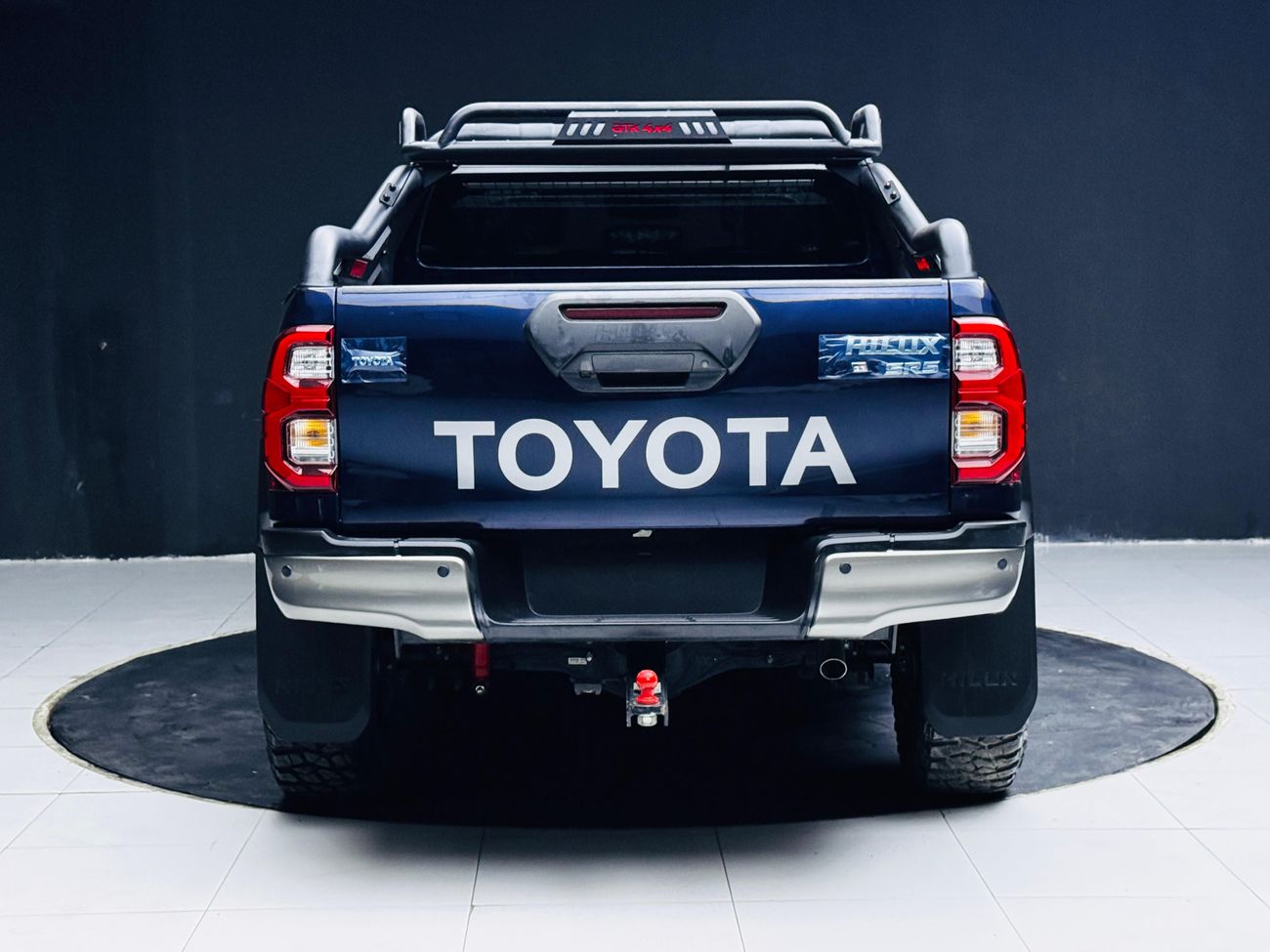 تويوتا هيلوكس RUGGED.X