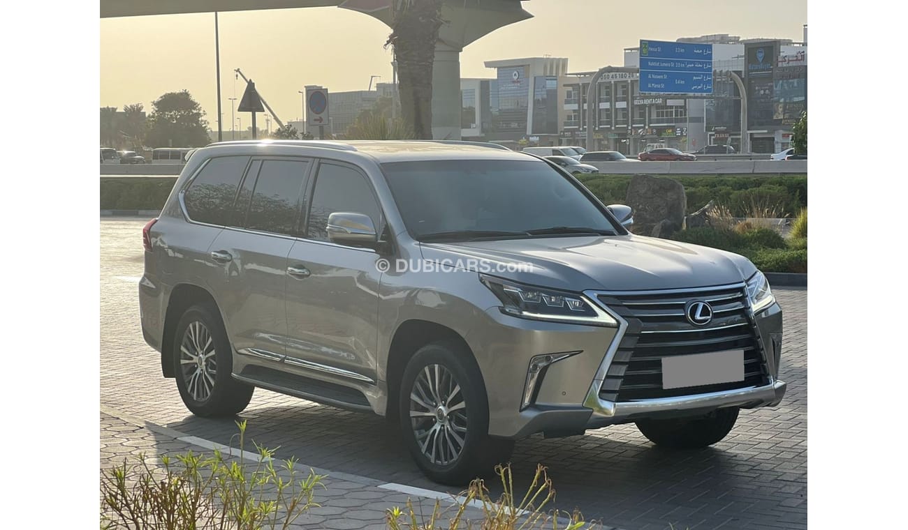 Lexus LX 570 || FSH || Warranty til 2024 || Original Paint || GCC || Pristine Condition