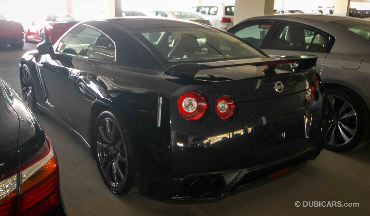 Nissan GT-R