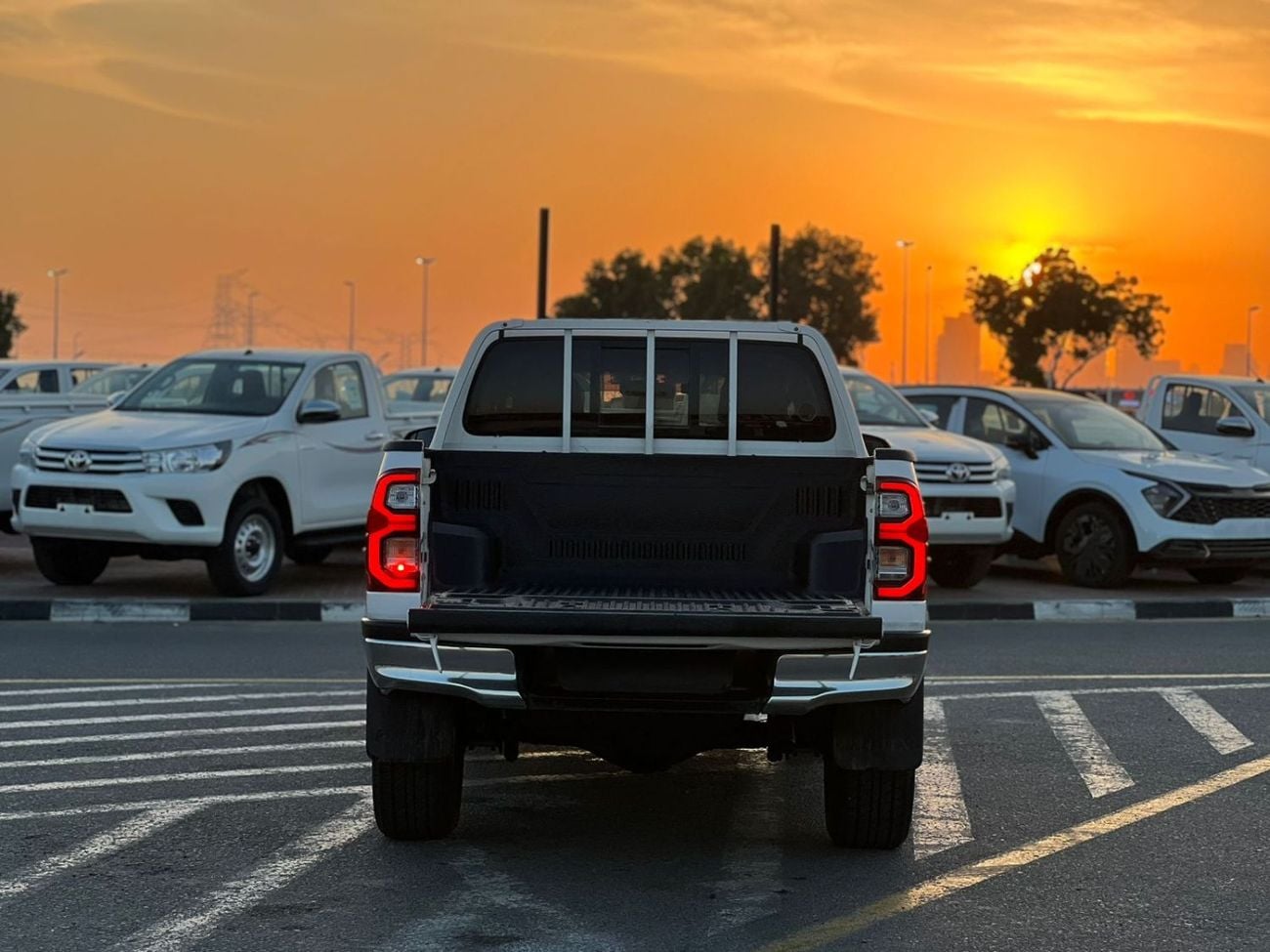 Toyota Hilux 2022 Toyota Hilux SR5 Premium Full Option - 2.7L V4 - 4x4 AWD - Rear CAM & AC - big Body