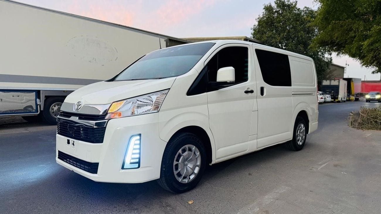 تويوتا هاياس 5 SEATER | BLIND SPOT MONITORING | AUTOMATIC TRANSMISSION | 2.8L DIESEL | STEERING CONTROL SWITCHES 