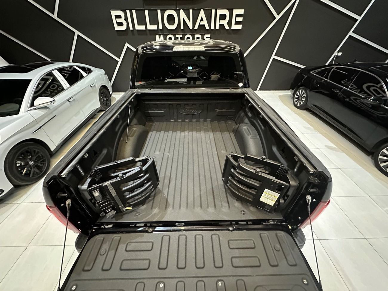 فورد إف-150 رابتور FORD RAPTOR F-150 V6T CABIN & HALF | GCC | 2019 | FULL SERVICE HISTORY IN AL-FUTTAIM