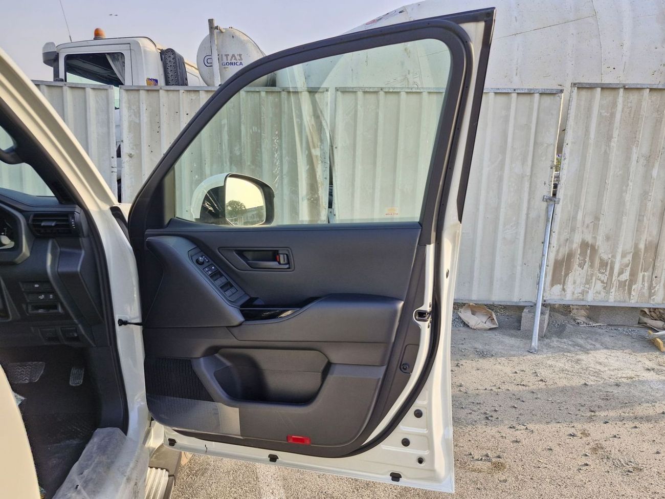 Toyota Land Cruiser 2025 TOYOTA LAND CRUISER 300 GX 3.5L PETROL (RIGHT HAND DRIVING) GX 5-SEATS BRAND NEW 0KM