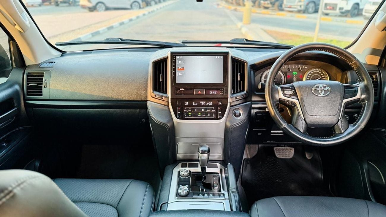 Toyota Land Cruiser PUSH START | SUNROOF | AUTO TRANSMISSION | 4.5L | POWER WINDOWS |