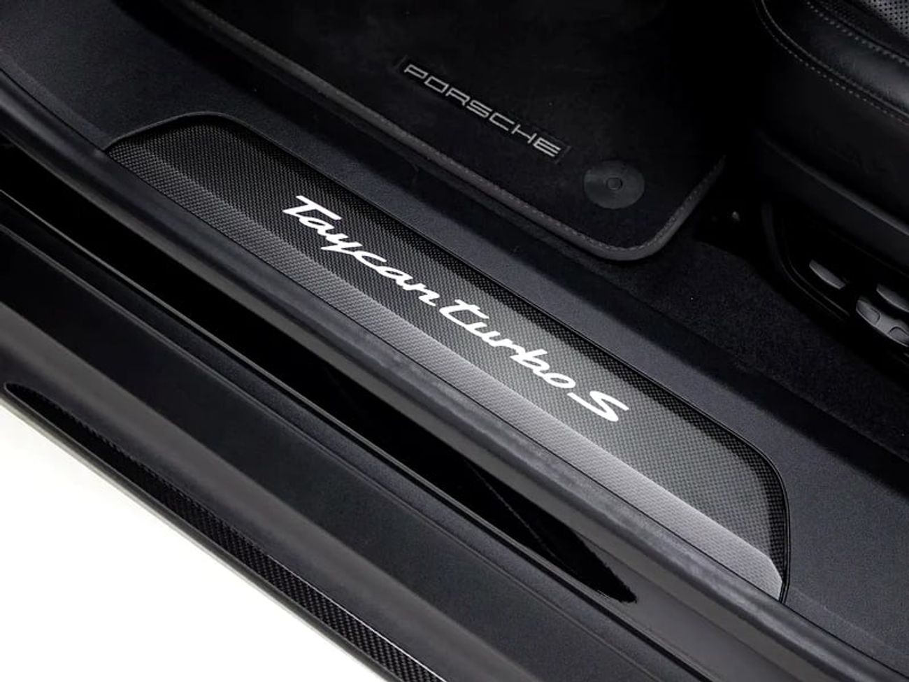 بورش تايكان Turbo S (755 HP)