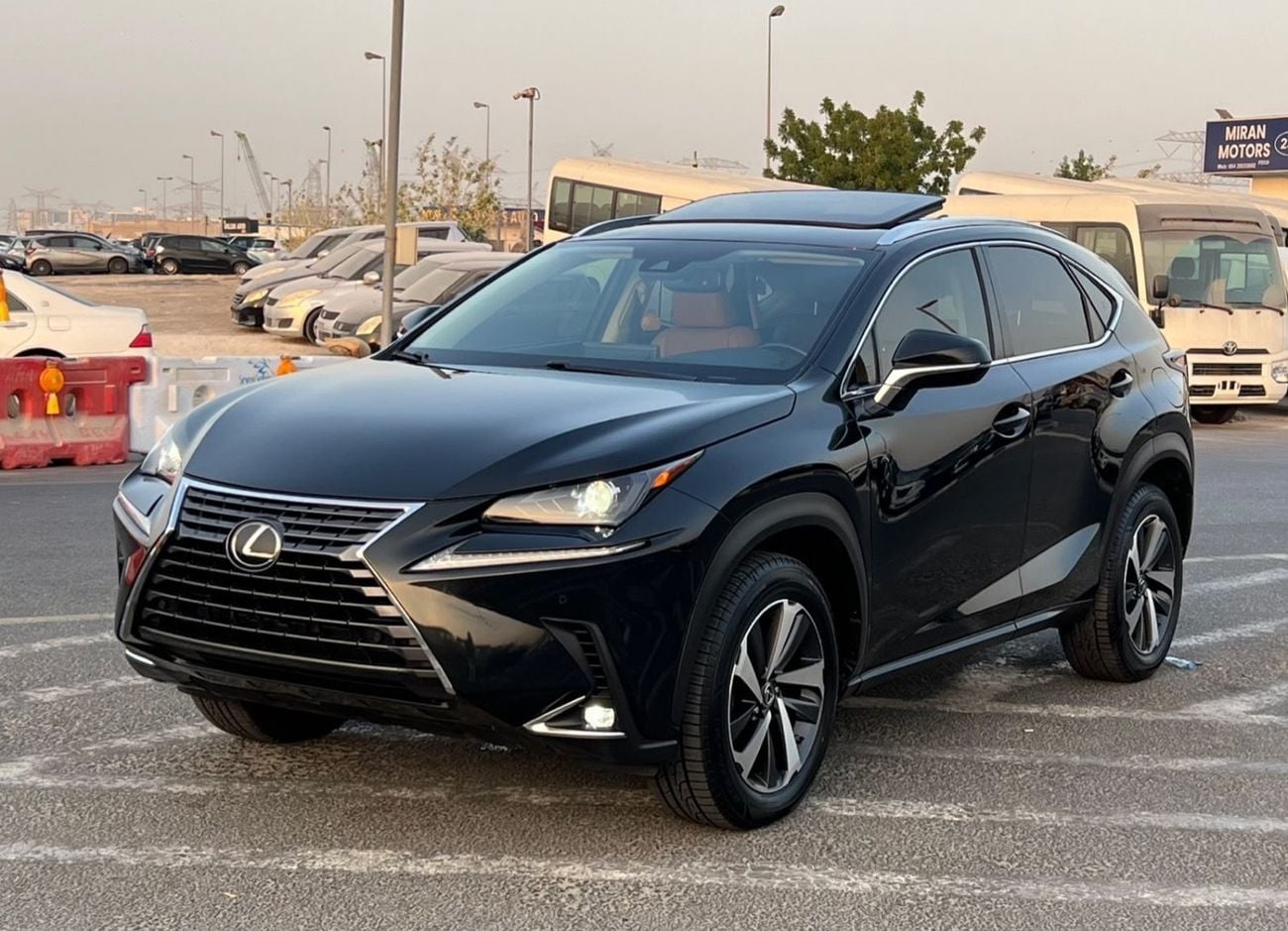 لكزس NX200t لكزس NX تيربو 2020 كاملة المواصفات، محرك 2.0 لتر V4، دفع رباعي، كاميرا خلفية وحساسات، فتحة سقف، مفتا