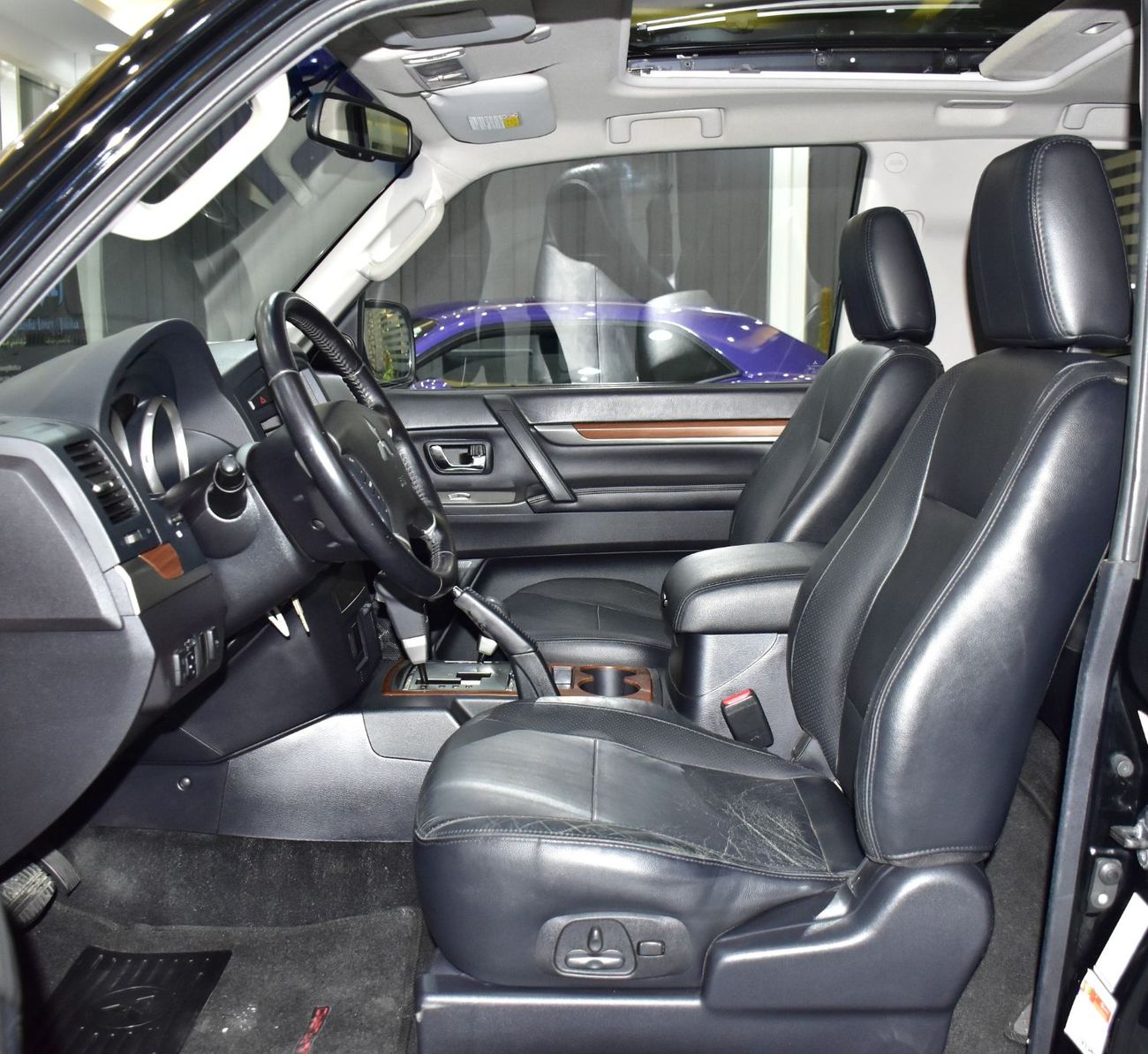 ميتسوبيشي باجيرو EXCELLENT DEAL for our Mitsubishi Pajero 3.8L GLS ( 2009 Model ) in Black Color GCC Specs