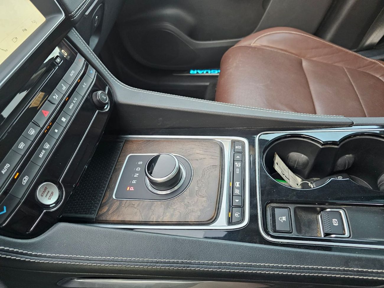 جاكوار F بيس S 3.0L (400 HP)