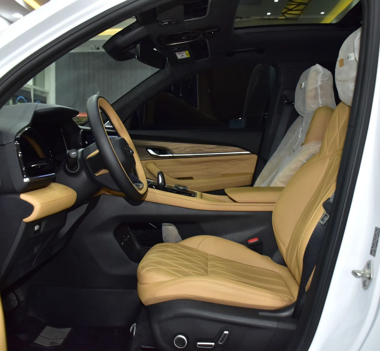 Geely Monjaro EXCELLENT DEAL for our Geely Monjaro 4WD ( 2026 Model ) in White Color GCC Specs