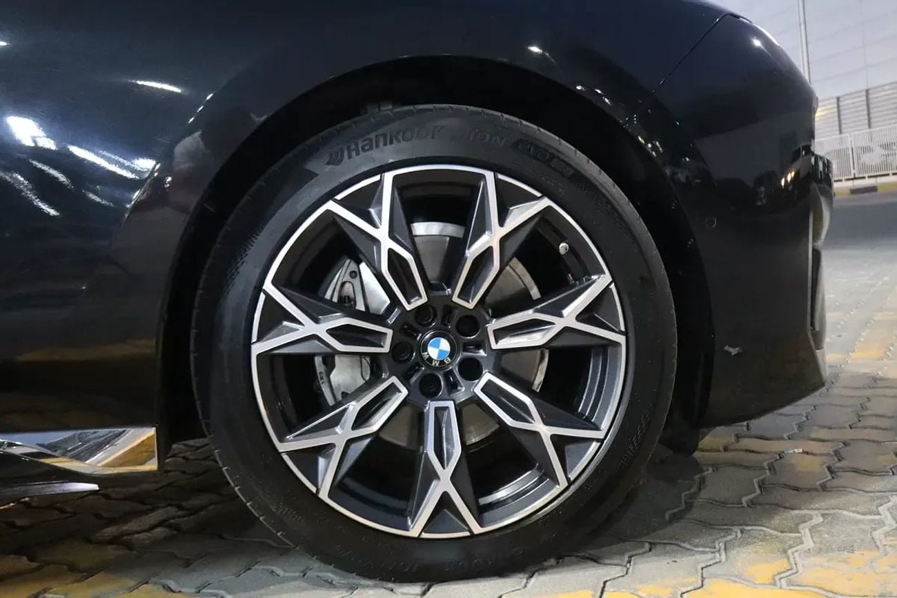 BMW 735i DESIGN PURE EXCELLENCE BMW 7 Series 735 2025 GCC specs