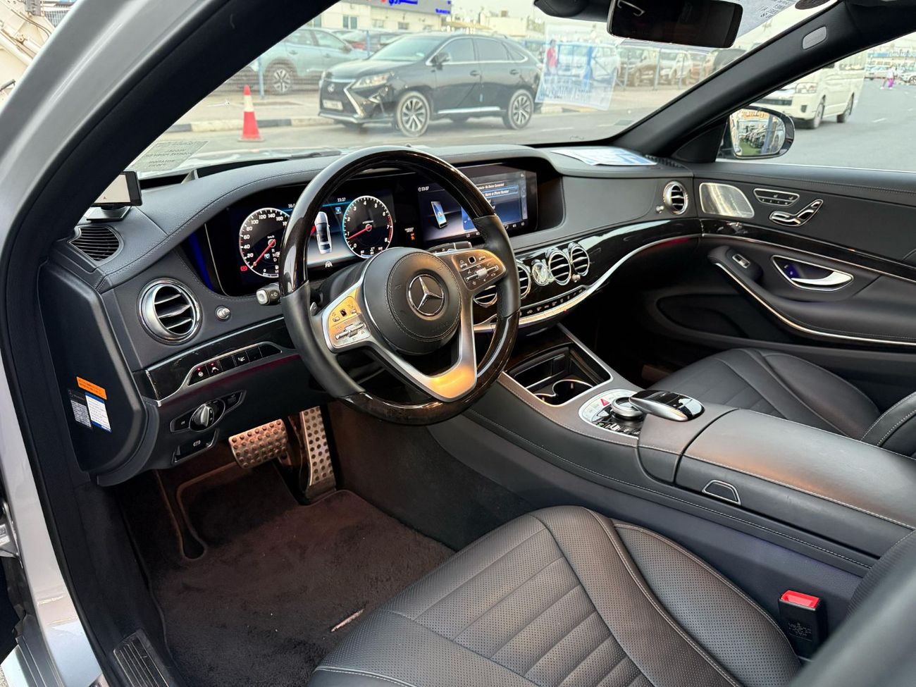 مرسيدس بنز S 560