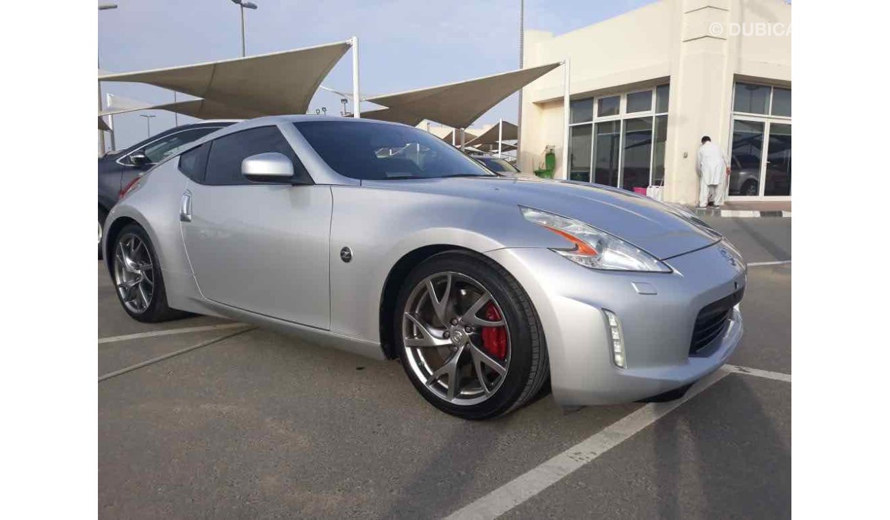 نيسان 370Z سياره نظيفه جدا بحاله ممتاذه ضمان شاسيه جير ماكينه