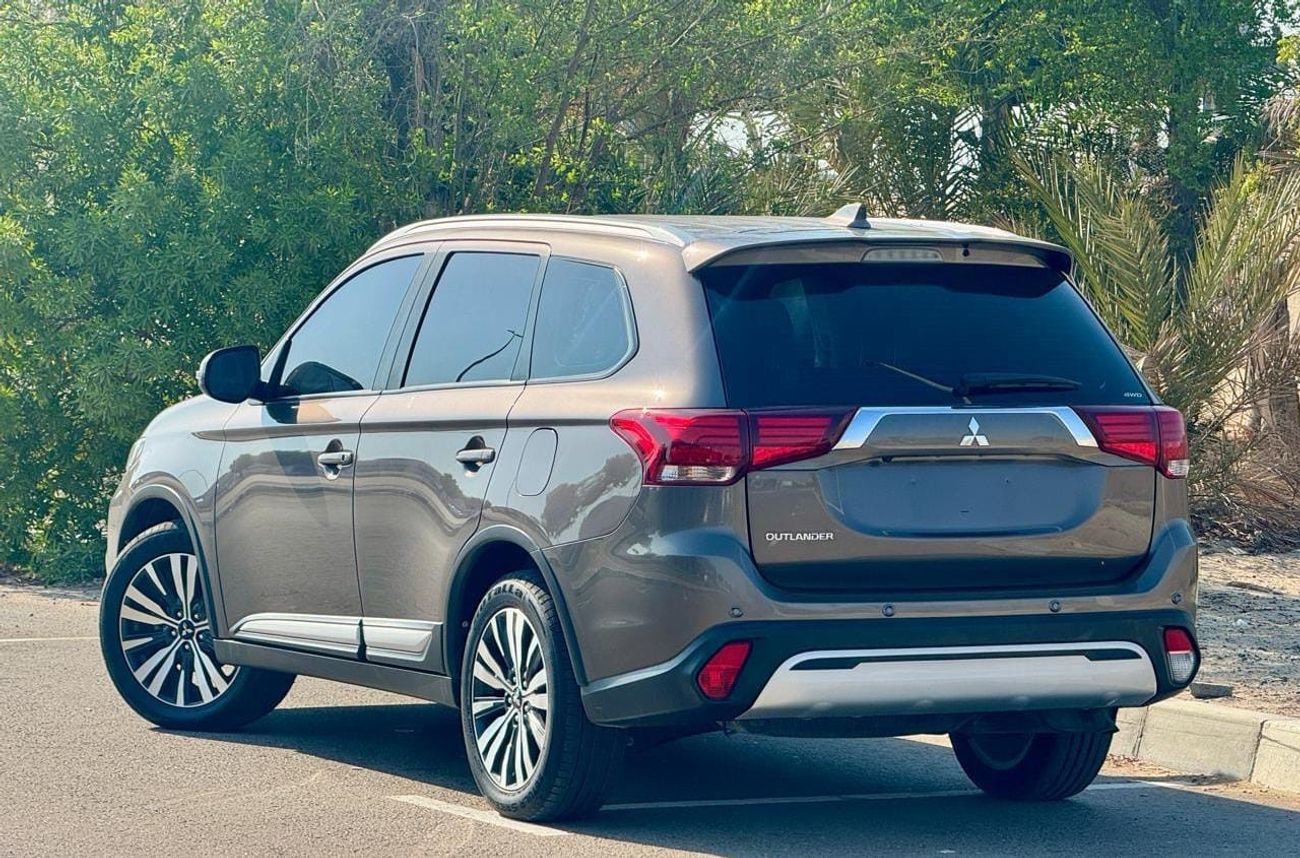 ميتسوبيشي آوتلاندر GLX High 2.4L 850-Monthly l GCC l Cruise, 4wd, GPS l Accident Free