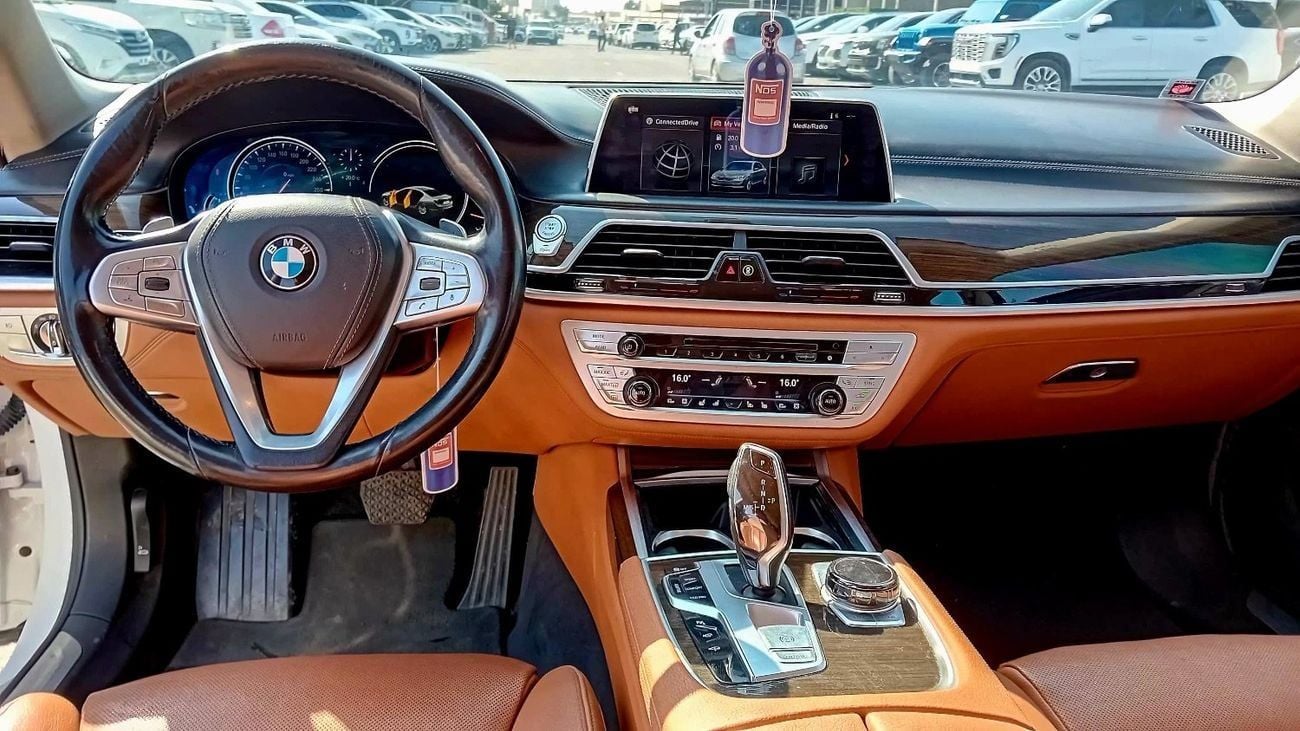 BMW 740i 