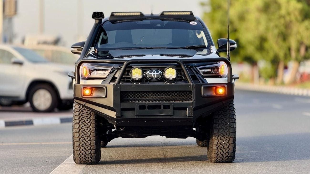 Toyota Hilux SMART CAB | PREMIUM BULL BAR WITH LED FOCUSED LIGHTS | 2.8L DIESEL ENGINE | 2023