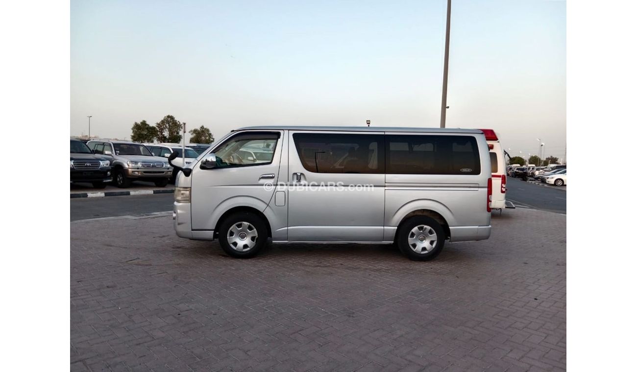 Toyota Hiace TOYOTA HIACE VAN RIGHT HAND DRVIE (PM1429)