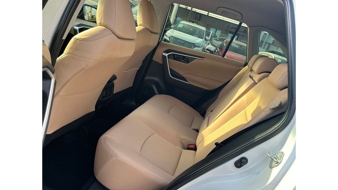 تويوتا راف ٤ LE