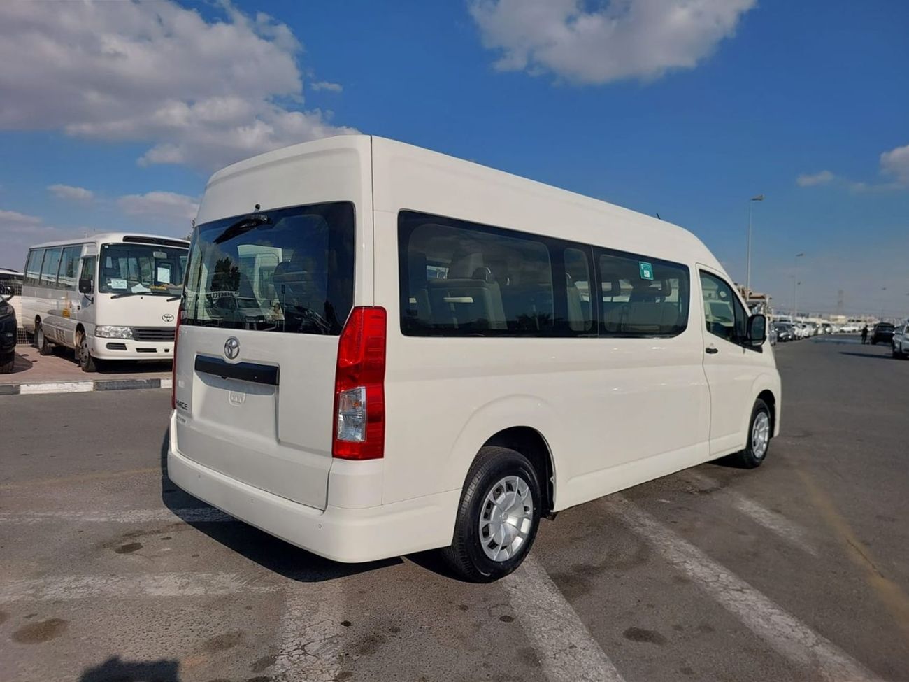 Toyota Hiace TOYOTA HIACE COMMUTER VAN RHD 2020 MODEL 2.8 L DIESEL AUTOMATIC(PM14152)