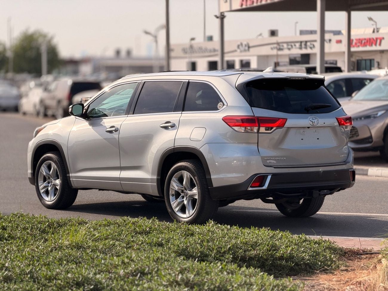 تويوتا هايلاندر Limited 3.6L // 2019 full option// sunroof, leather seats