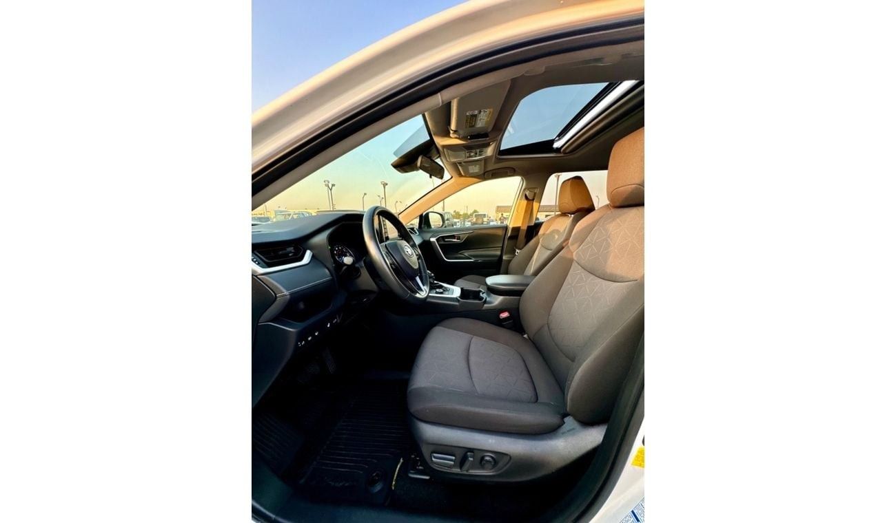 تويوتا راف ٤ 2022 HYBRID LIMITED SUNROOF FULL OPTION CLEAN TITLE UAE PASS